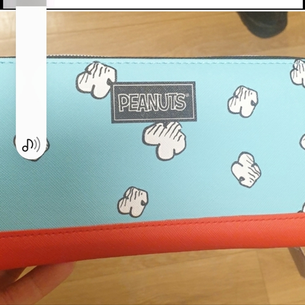 Peanuts snoopy wallet NWT